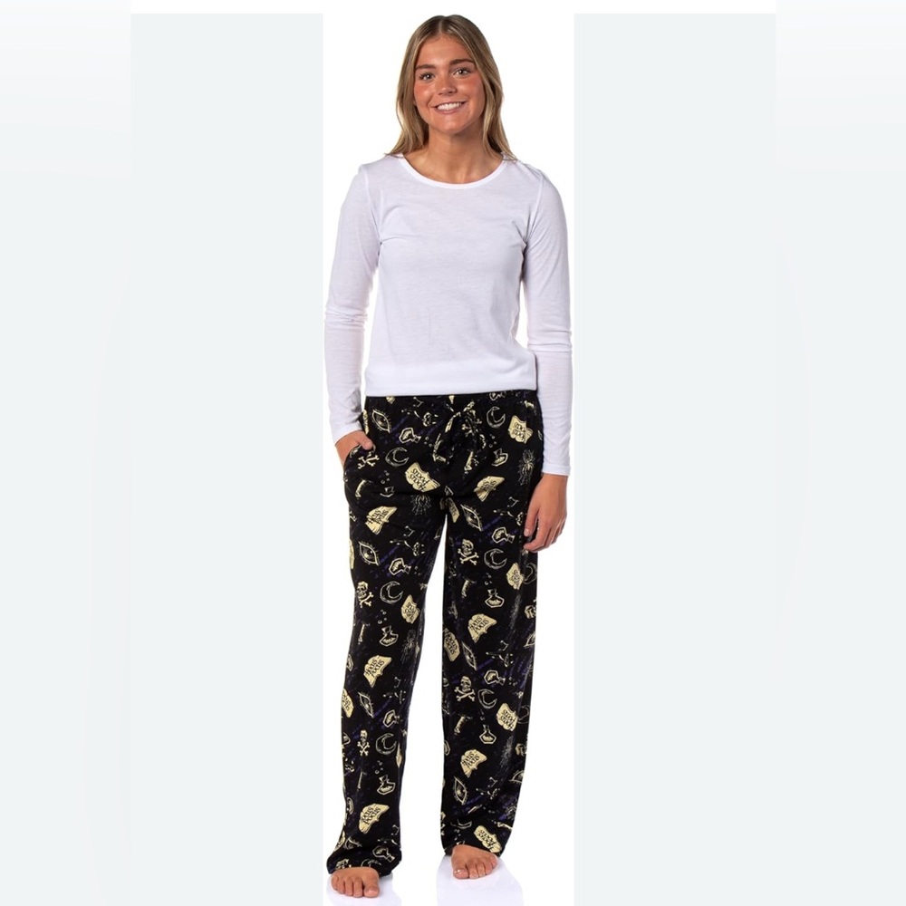 Disney hocus pocus Pj/ pants size medium